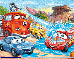 Fulger Mcqueen si Prietenii Puzzle