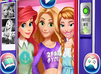 Printesele Disney Isi Fac Poze