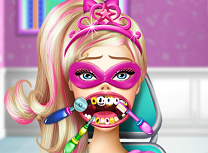 Super Barbie la Dentist